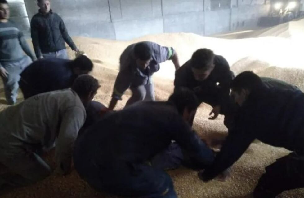 Un hombre quedó atrapado en un silo de maíz por dos horas en Chaco