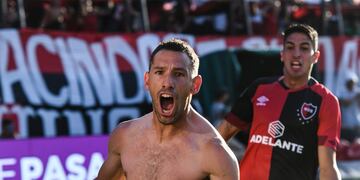 El ex Atlético Madrid y Liverpool superó a Lucas Licht en la tabla de anotadores más veteranos.