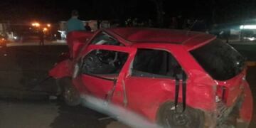 Un automovilista sufrió lesiones graves tras colisionar con un poste de luz en Campo Grande.