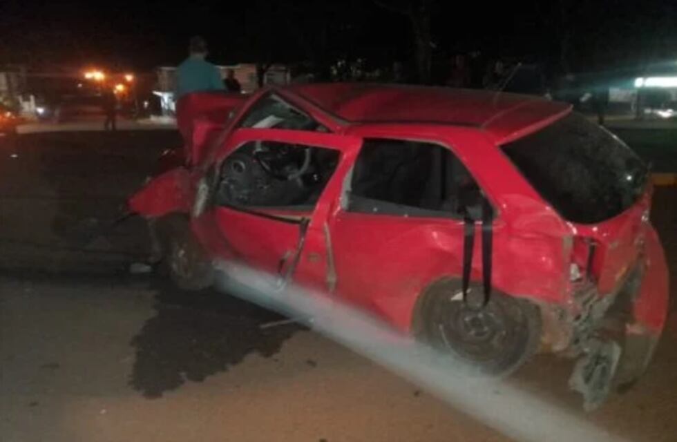 Un automovilista sufrió lesiones graves tras colisionar con un poste de luz en Campo Grande