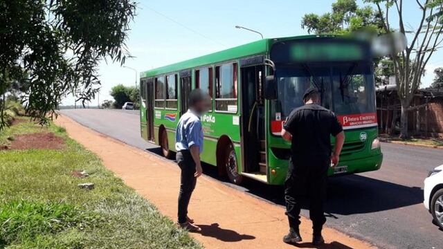 Causó daños en un ómnibus e intentó herir al chofer en Posadas.