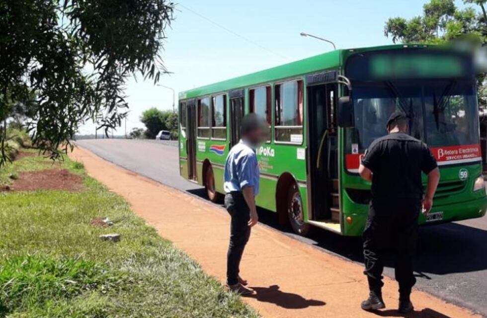 Causó daños en un ómnibus e intentó herir al chofer en Posadas