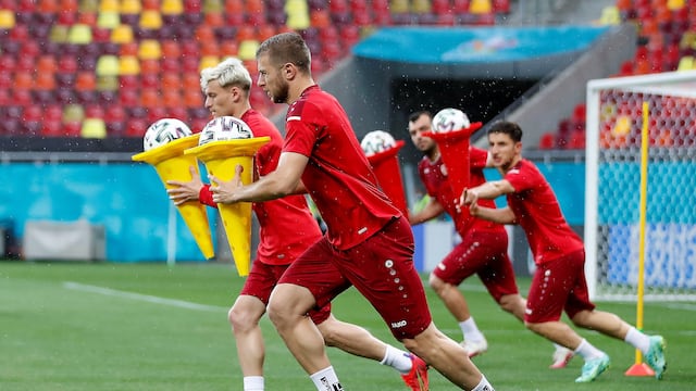 La curiosa entrada en calor de los futbolistas de Macedonia.