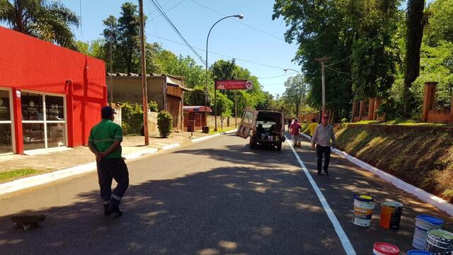 Puerto Iguazú: demarcaron cordones cuneta sobre la calle Alvar Nuñes.