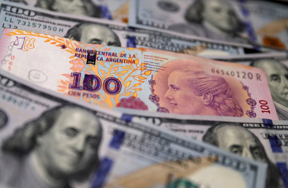Tras las PASO, el dólar “blue” abrió la jornada con un fuerte salto y cerró a $685