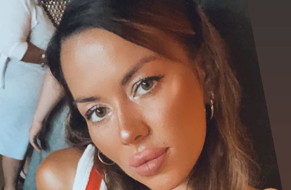 Karina Jelinek posó en bikini desde un yate y sus seguidores suspiraron