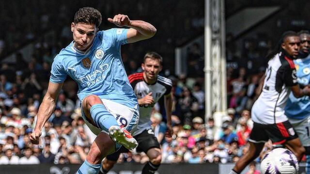 Julián Álvarez define si se queda o va de Manchester City, quien recibió dos ofertas. (AP)