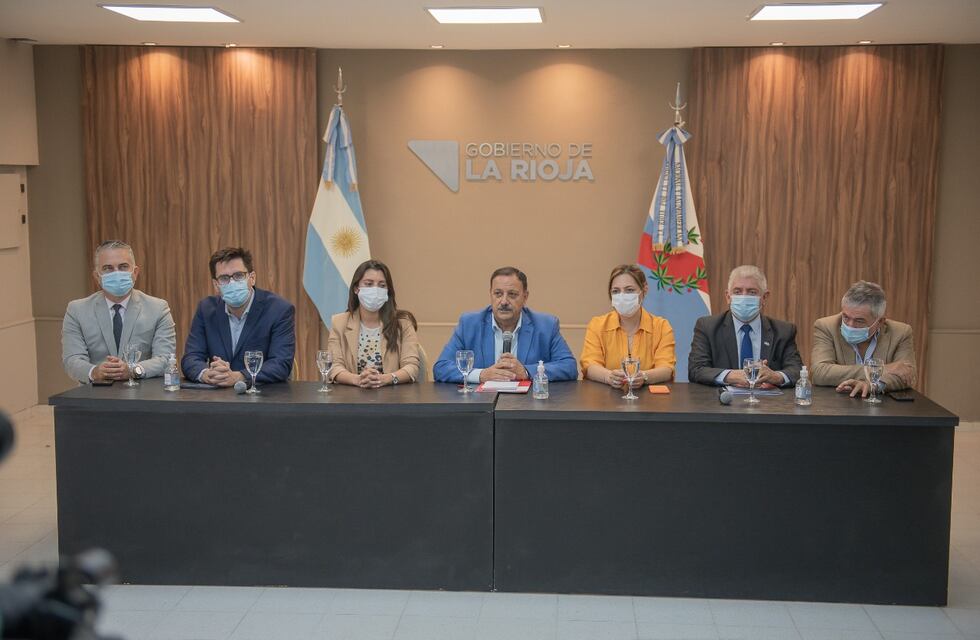 La Rioja: bono de $10.000 y aumento del 52% para los estatales en el 2022