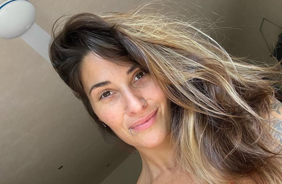 El sorprendente look de Ivana Nadal: pañuelo anudado en el pecho y short tiro alto