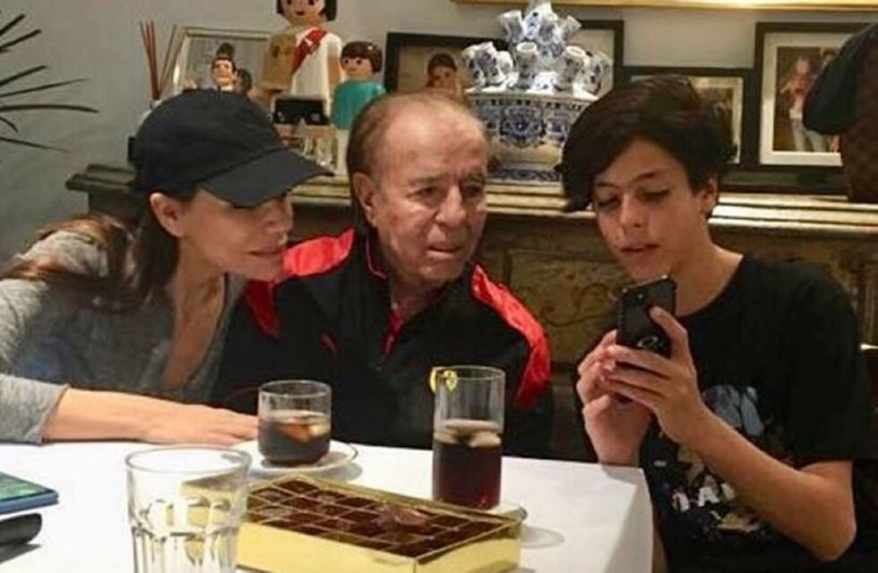 Así fue el debut como modelo de Máximo, el hijo de Carlos Menem con Cecilia Bolocco