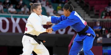 Paula Pareto debutó en los Juegos Olímpicos de Tokio con un contundente victoria ante la sudafricana Geronay Whitebooi. (AP)