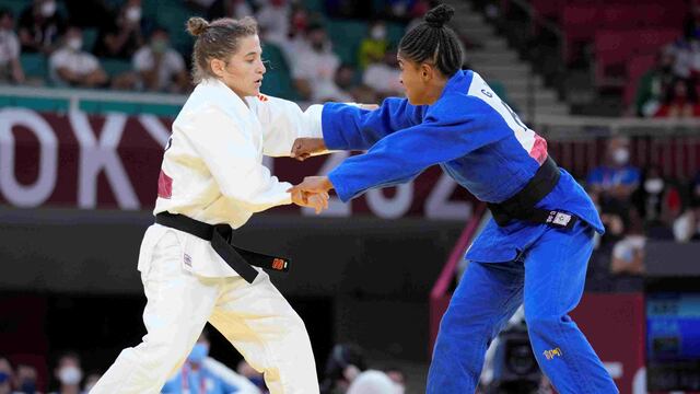 Paula Pareto debutó en los Juegos Olímpicos de Tokio con un contundente victoria ante la sudafricana Geronay Whitebooi. (AP)