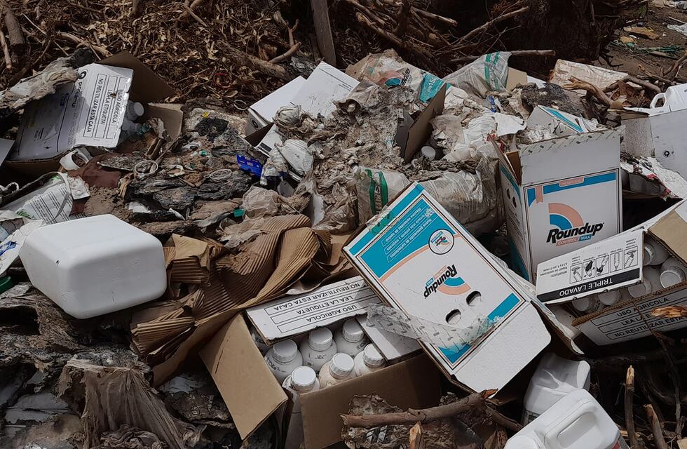 Denuncian públicamente que productores agrícolas arrojan residuos peligrosos al basural de Villa Concepción del Tío