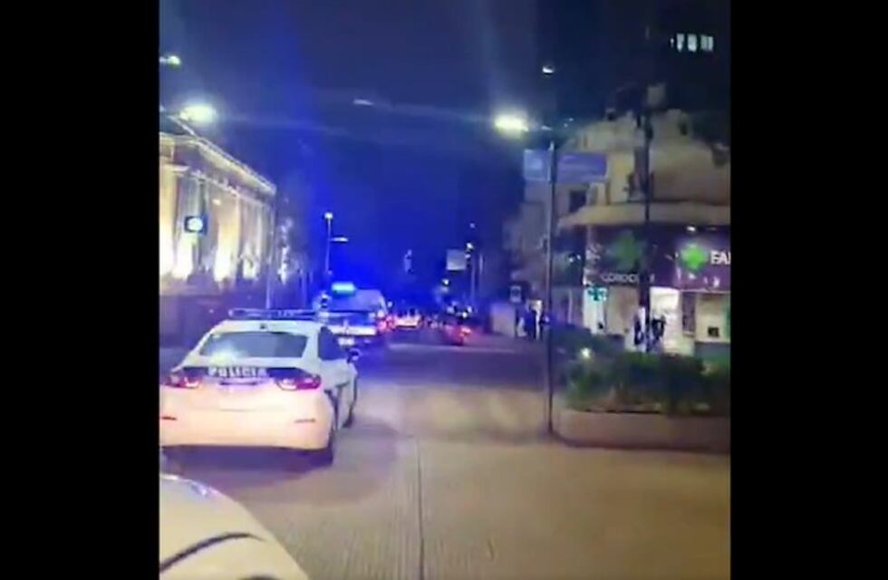 Protestas policial en Posadas: realizaron disparos al aire desde una caravana de patrulleros frente a Gobernación