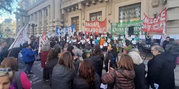 Amasafé Rosario se movilizó por el aumento de casos de violencia en las escuelas.