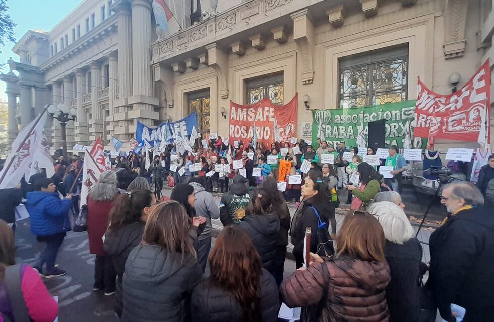 Docentes de Rosario se movilizaron para exigir acciones en contra del aumento de violencia en las escuelas