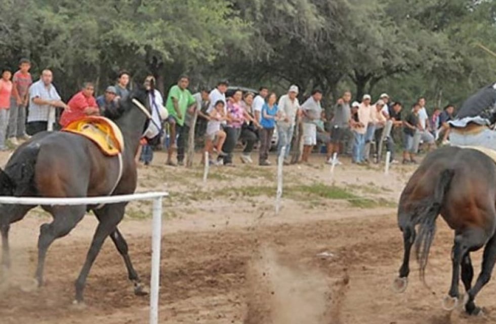 Activistas de animales protestaron por la organización ilegal de carreras entre motos y caballos en Corrientes
