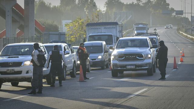 Controles en Mendoza por la vuelta a estrictas restricciones. Orlando Pelichotti / Los Andes