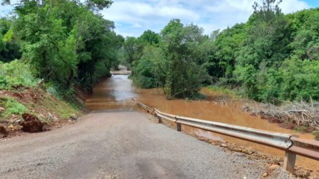 Varios caminos de la provincia de Misiones se encuentran abnegados por las intensas lluvias.