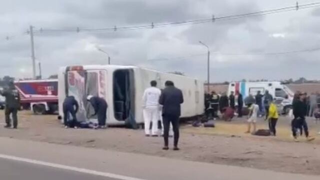 Volcó un micro con hinchas de Boca en Mendoza.