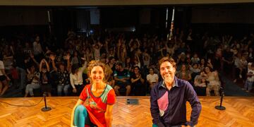 Laura Parraquini y Federico Barroso Lelouche: Cuentos en las orejas