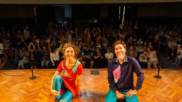 Laura Parraquini y Federico Barroso Lelouche: Cuentos en las orejas