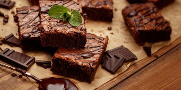 Rico y fácil: la receta de brownies saludables que se prepara con solo 3 ingredientes y es ideal para la merienda.