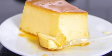 Cómo hacer flan casero con solo 4 ingredientes: la receta fácil y económica para sorprender a la hora del postre