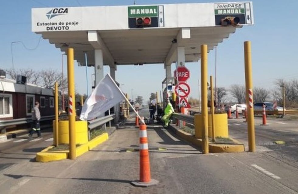 Levantaron las barreras del peaje de Devoto