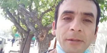 Rubén Díaz, tucumano que pide ayuda para darle de comer a sus hijos, tras quedar varados en San Juan después de que su esposa fuera internada por enfermar de gravedad.