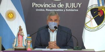 "No hay desborde epidemiológico y no tomaremos medidas drásticas", dijo el gobernador Morales.
