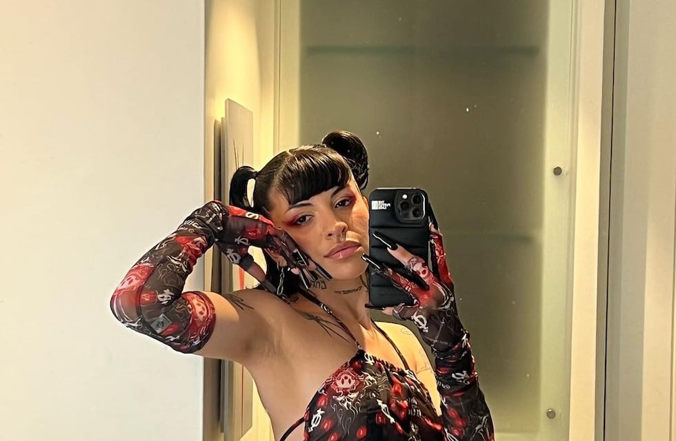 Cazzu sorprendió a sus fanáticos en Instagram con fotos entre cadenas: “Pal peliculeo”