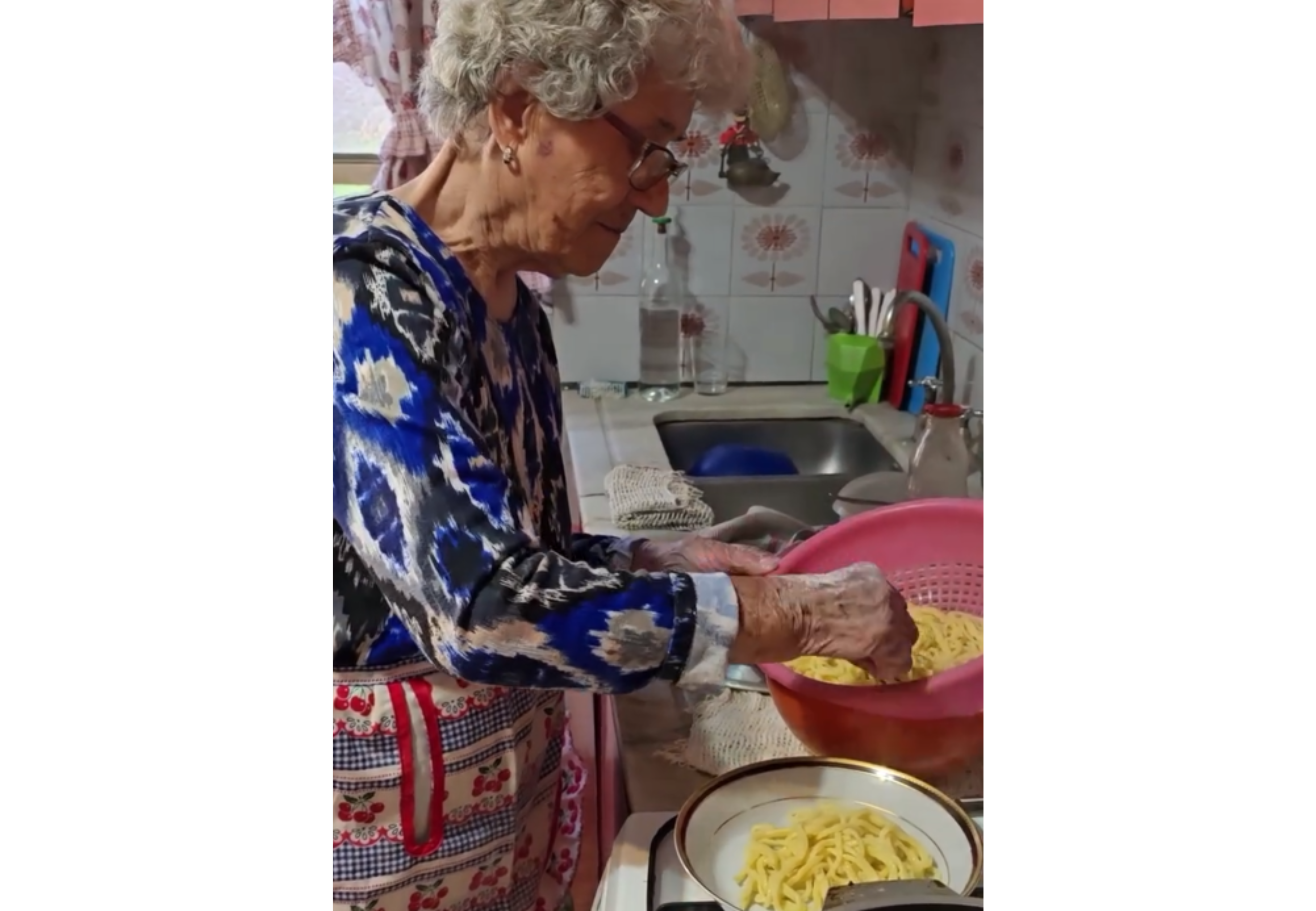 Así se hacen los fideos alla chitarra.