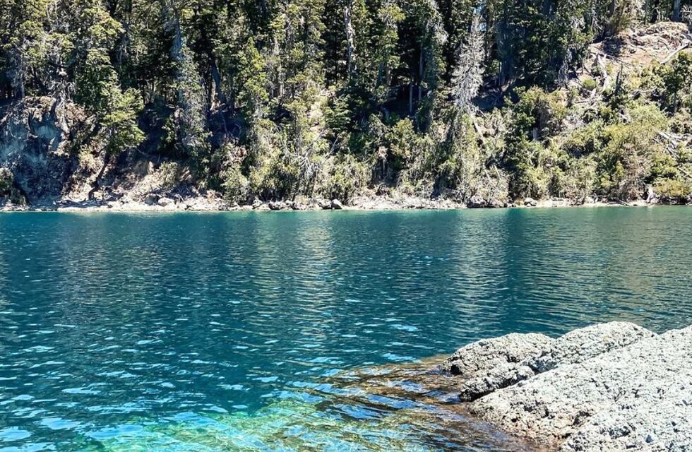 Los secretos de Bariloche: hay un barco hundido que se puede ver sobre el lago Nahuel Huapi