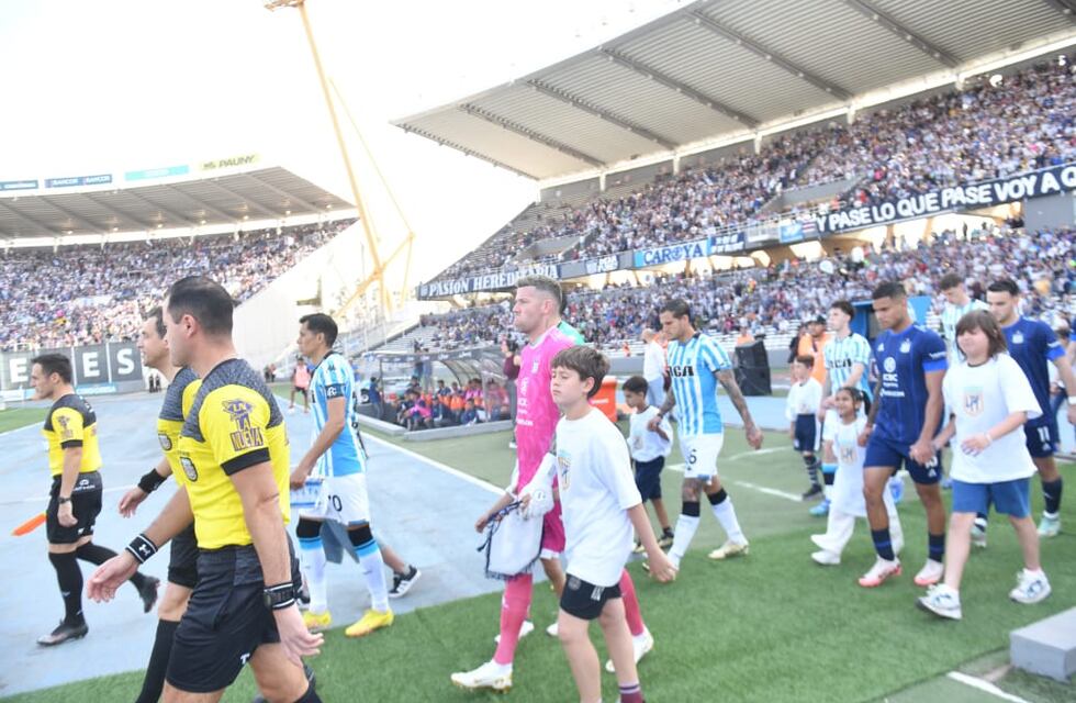 Talleres y un recibimiento impresionante en el partido contra Racing en el Kempes