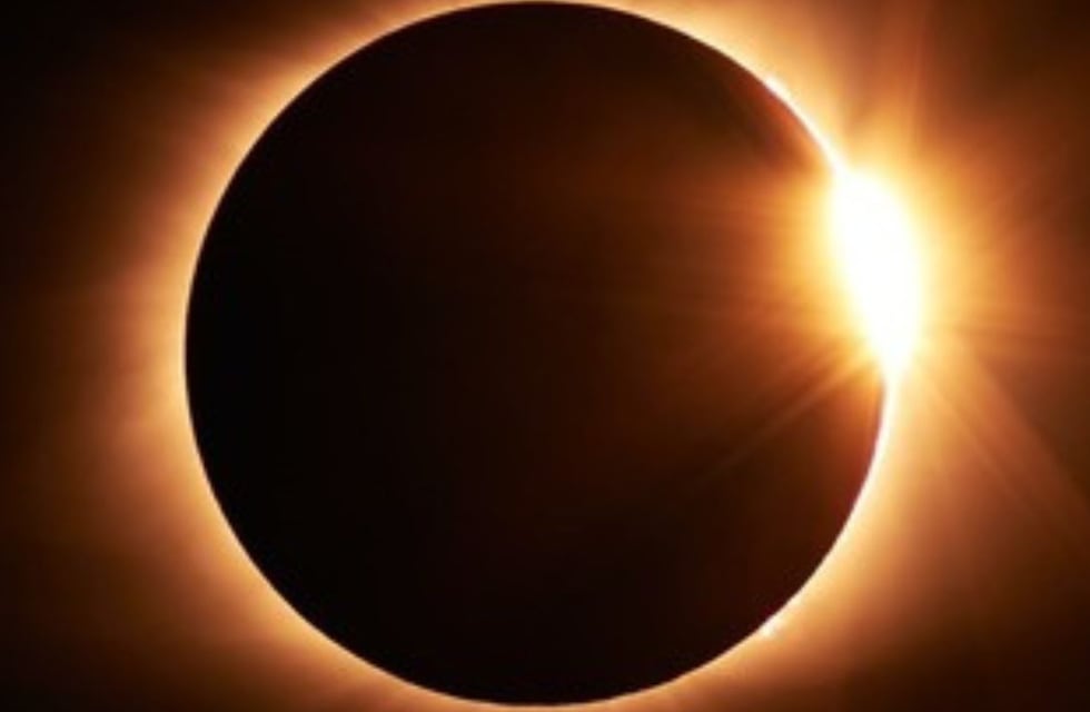 Eclipse solar total: cuándo va a ocurrir y cómo verlo desde Argentina