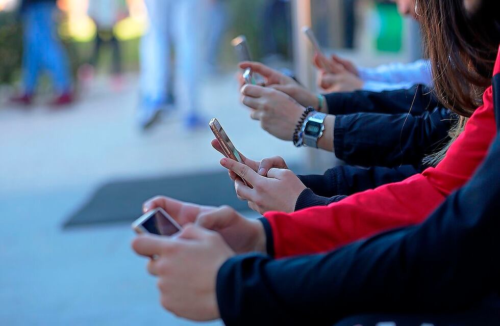 Retos Virales: ¿Cómo educar a los más pequeños sobre hábitos digitales saludables?