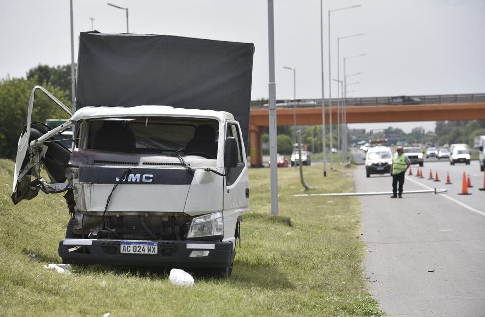 Grave accidente en Córdoba: perdió una pierna al chocar en Circunvalación