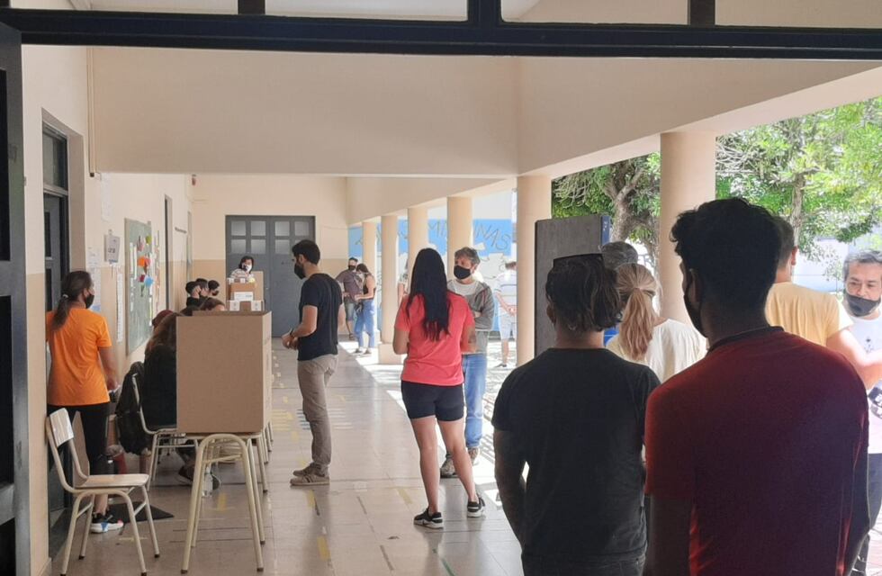 Intensas reuniones de última hora en Rafaela antes de entregar las listas a los partidos políticos