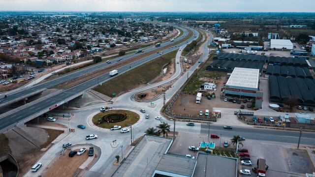 El vehículo sorprendió a todos en avenida Circunvalación ,cerca del estadio Kempes.