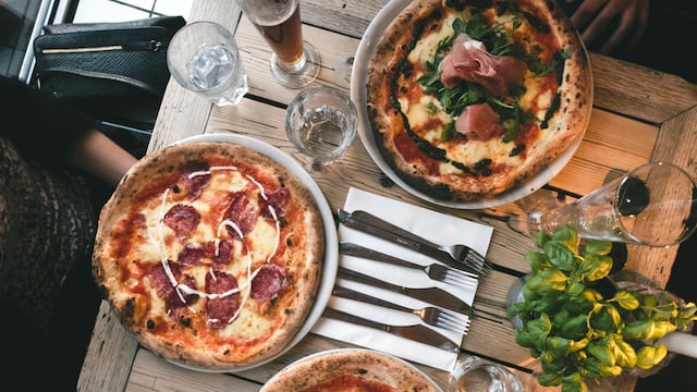 Una reconocida pizzería pondría su primer local en el país.
