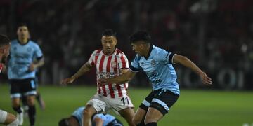 Maxi Comba estuvo cerca de abrir el marcador para Belgrano, al minuto de juego. (Facundo Luque / La Voz / Enviado especial a Tucumán)
