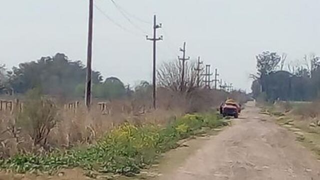 Dos camiones atmosféricos desagotaron líquidos cloacales en las calles de Zavalla (Facebook Gustavo Vivaldo)