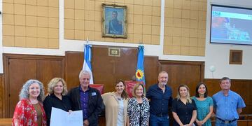 Las actrices Mercedes Carreras, junto a sus hijas María, Marisa y Victoria recibieron el reconocimiento post morten de “Vecino Destacado”