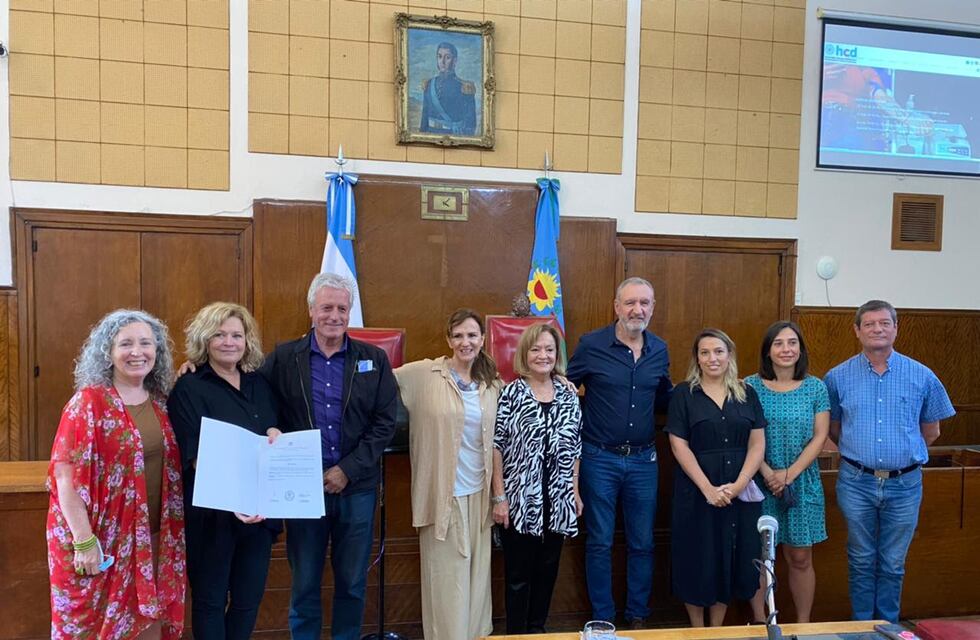 Emotivo reconocimiento post mortem al realizador cinematográfico y teatral Enrique Carreras