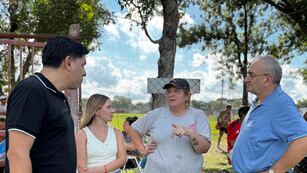Calvo y Chivallero en el encuentro de fútbol femenino del Club 9 de Julio de Rafaela