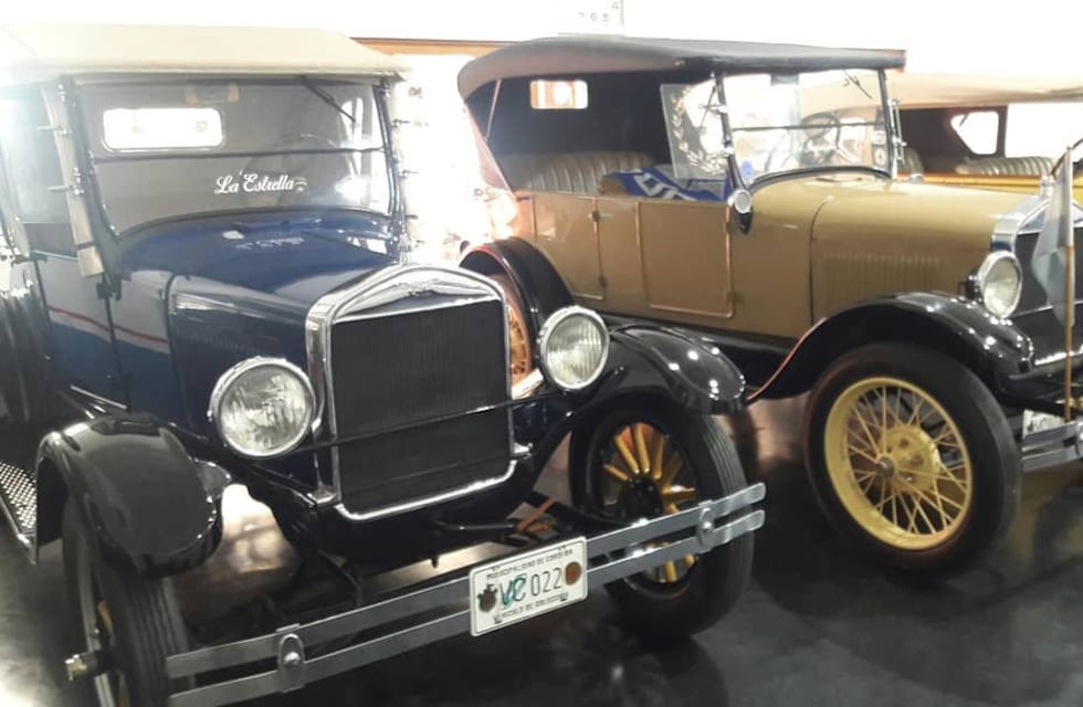 Se realiza en Arroyito, el 3° Encuentro Nacional e Internacional de Autos Antiguos