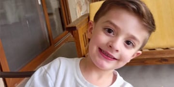 Los padres de Rafa, un pequeño sanjuanino que tiene una enfermedad poco frecuente, exigen que le den su medicamento.