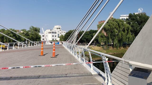 Puente peatonal. Un joven se cayó cuando intentaba sacarse una selfie.
