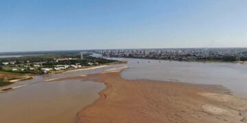 Cada vez hay menos agua en el caudal de  navegación del río Paraná.
